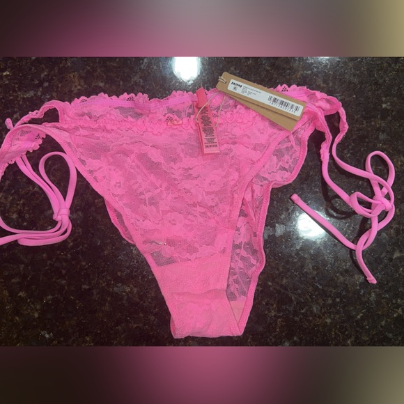 Fits Everybody Lace Tanga - Picture 8 of 13